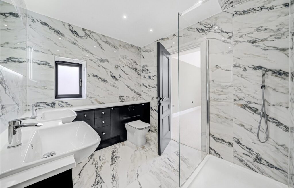 en Suite Bathroom